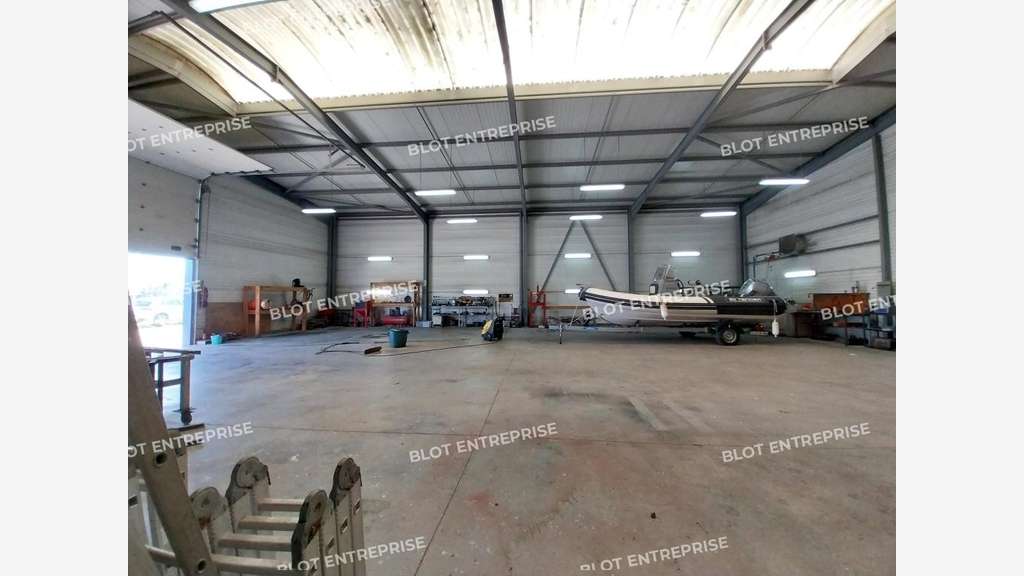 A vendre / à louer local d'activités 3502m² Arzal