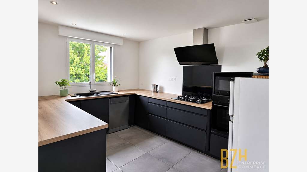 A vendre local activité + maison 480m² à Arzon