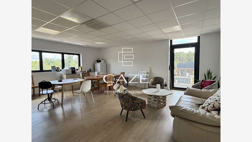 Bâtiment de 2528m² à vendre à Audenge prox D5E5