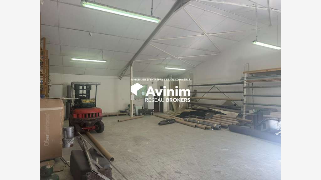 AV local activité de 125m² à Aulnay-sur-Mauldre