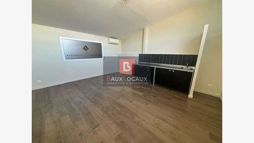 AV local d'activité 212m² en Zone Franche Avignon