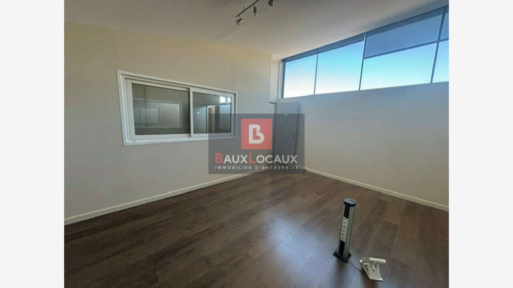 AV local d'activité 212m² en Zone Franche Avignon