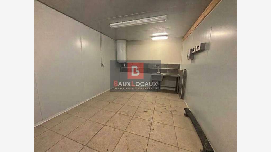 AV local d'activité 212m² en Zone Franche Avignon