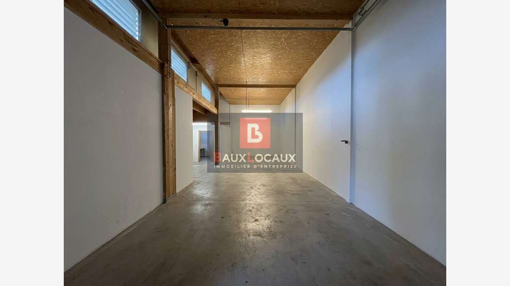 AV local d'activité 212m² en Zone Franche Avignon