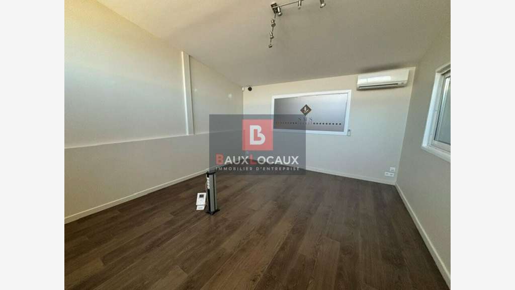 AV local d'activité 212m² en Zone Franche Avignon