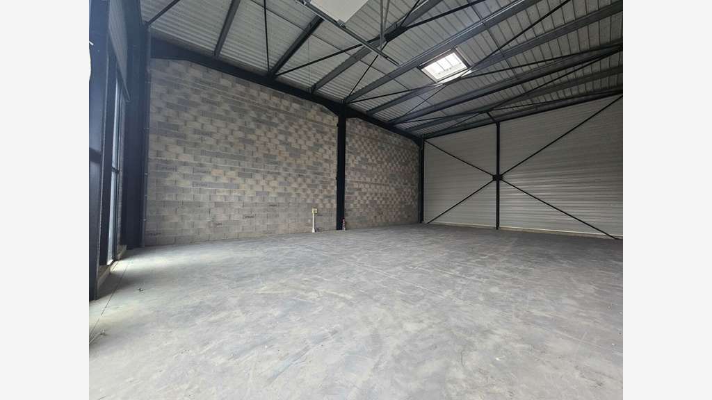 Vente local d'activité neuf 178m² à Ayguemorte