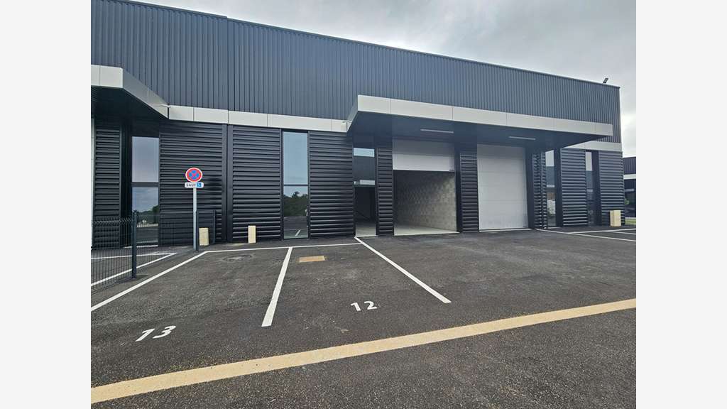 Vente local d'activité neuf 178m² à Ayguemorte