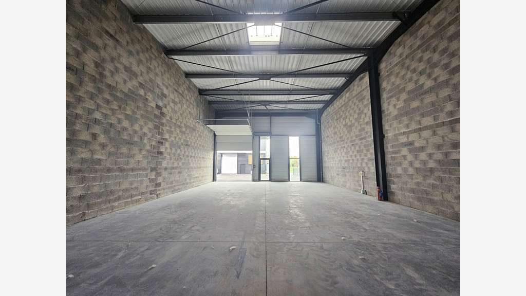 Vente local d'activité neuf 178m² à Ayguemorte