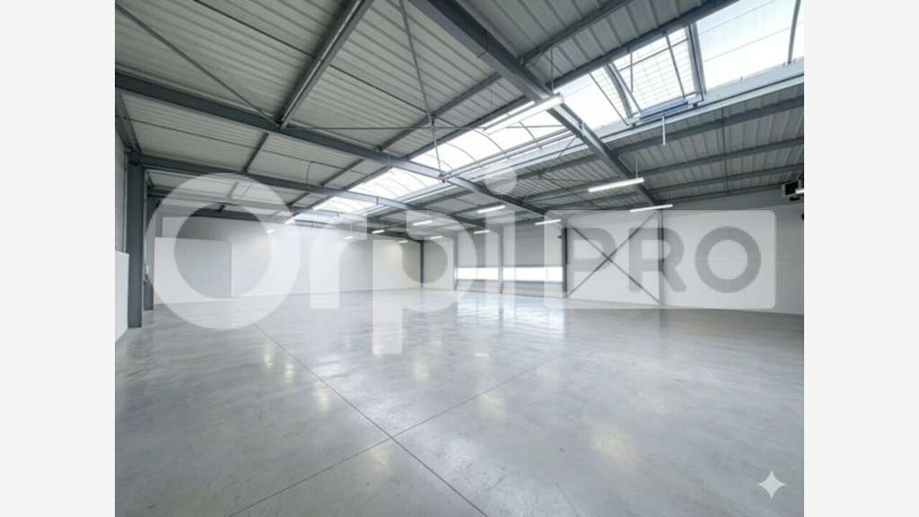 Bâtiment industriel de 880m² à vendre à Aytré