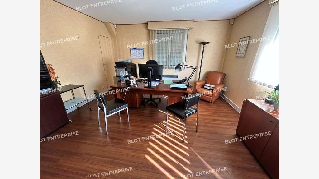 A vendre local d'activités 600m² Bain-de-Bretagne