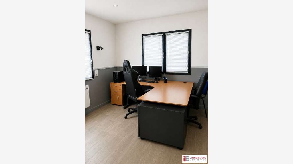 AV local d'activité 250m² à Bais ZA Chardonneret