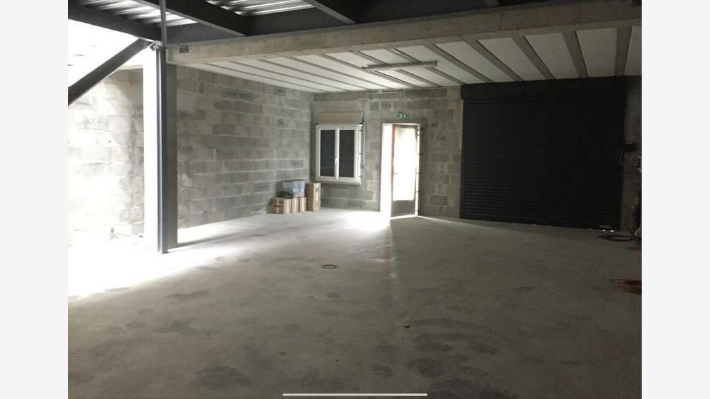 Vente local d'activité 131m² à Bardos ZA Etxecolu