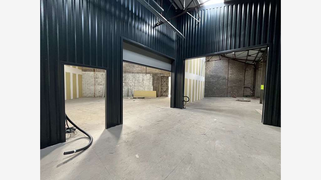 AV cellule artisanale 170m² empl prime à Bayonne