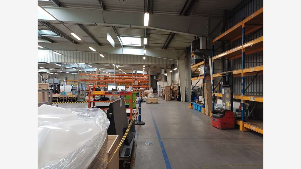 Site industriel 8186m² à vendre ZA Beaucouzé