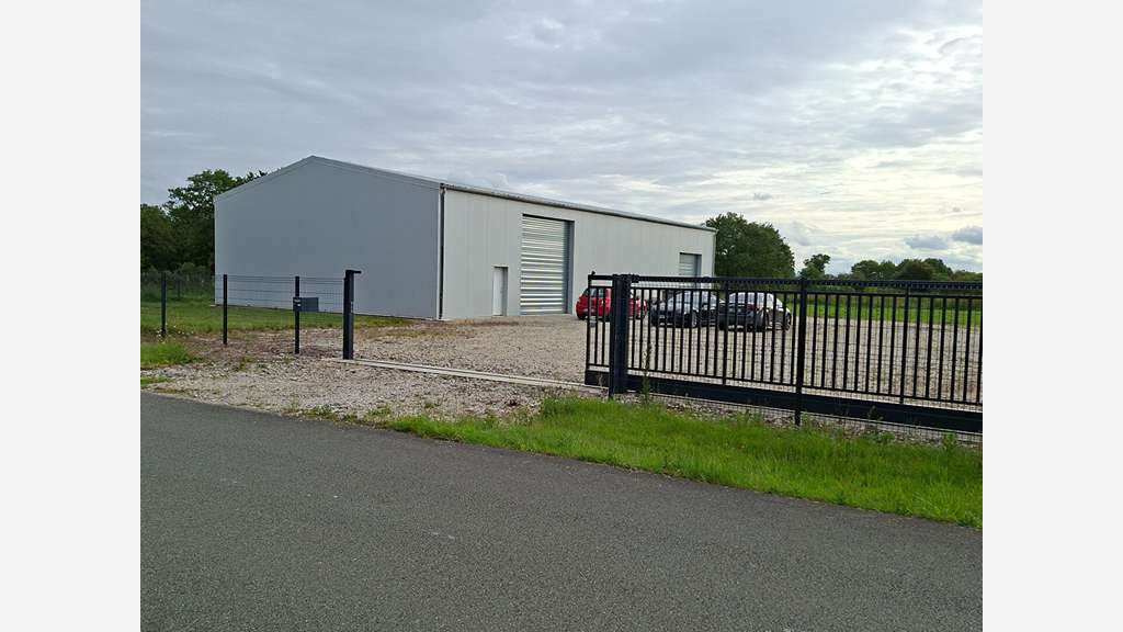 A vendre entrepôt neuf 375m² à Beaumont / Sarthe