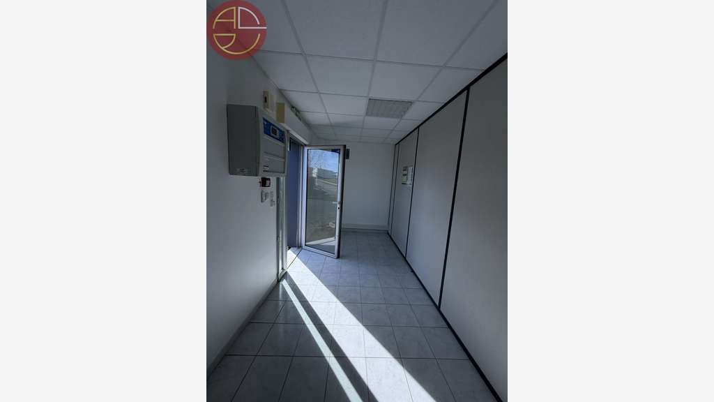 Vente local d'activité 862m² avec cour à Beaupuy
