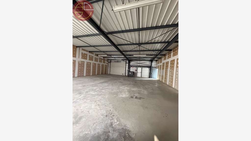 Vente local d'activité 862m² avec cour à Beaupuy
