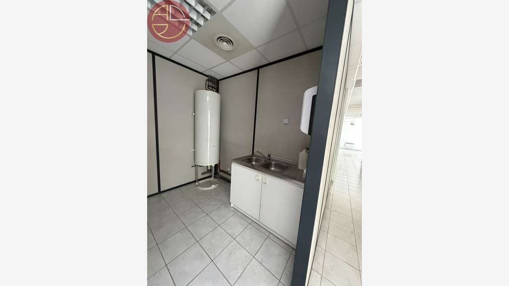 Vente local d'activité 862m² avec cour à Beaupuy