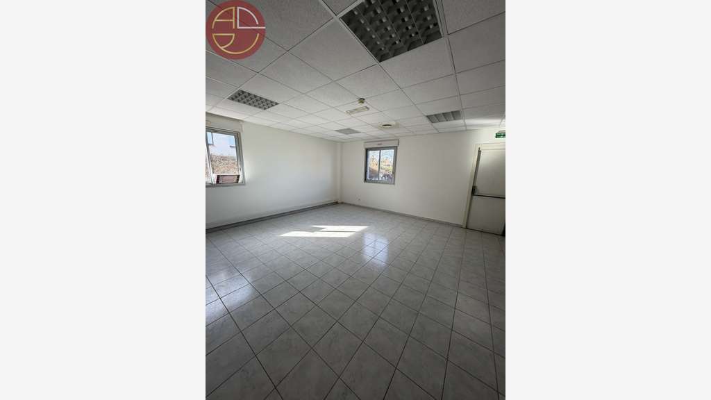 Vente local d'activité 862m² avec cour à Beaupuy