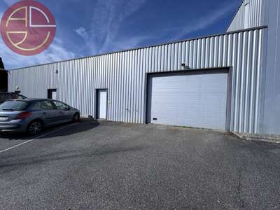 Vente local d'activité 862m² avec cour à Beaupuy