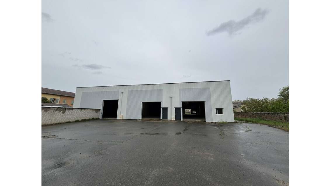 Local 1600m² à 3100m² à vendre à Belleville