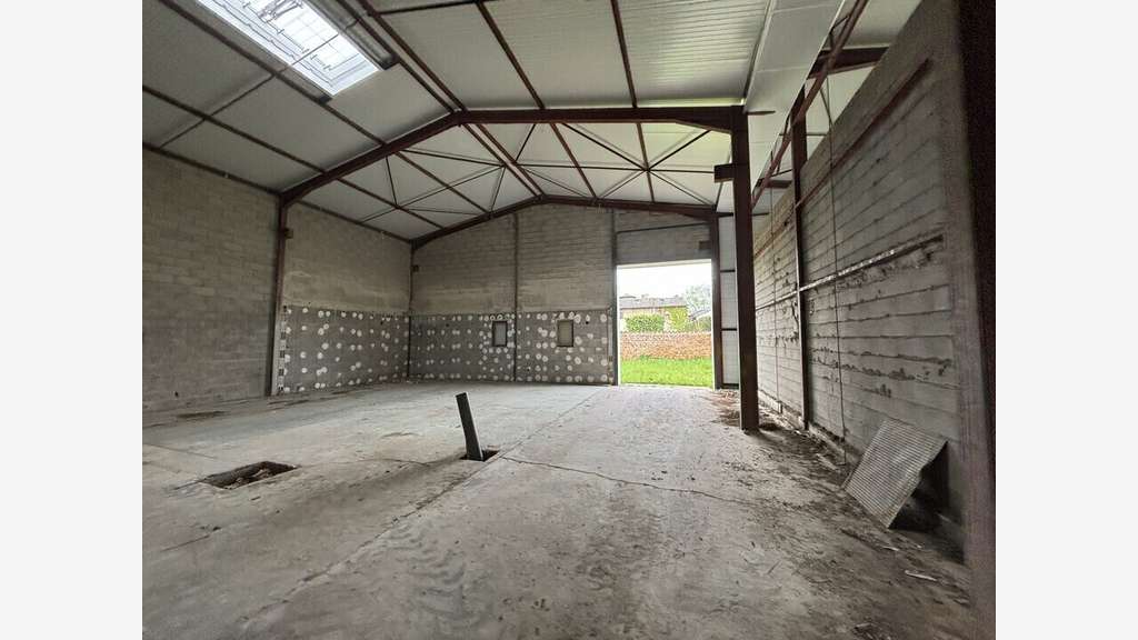 Local 1600m² à 3100m² à vendre à Belleville