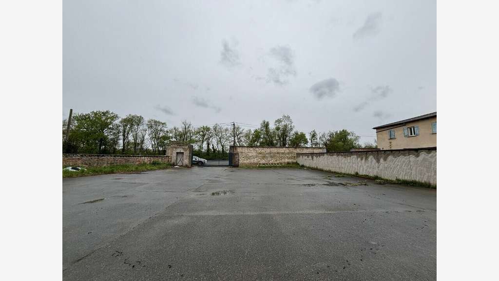 Local 1600m² à 3100m² à vendre à Belleville
