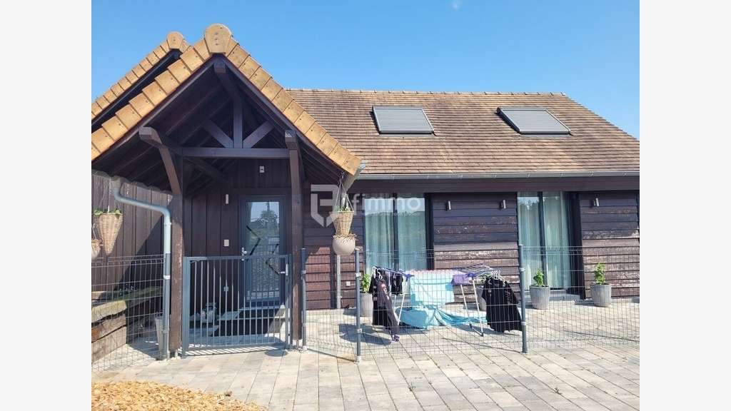 Ensemble mixte professionnel et logement de