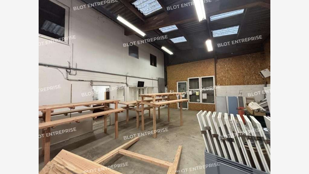 A vendre locaux d'activités 330m² sur 1295m² Blain