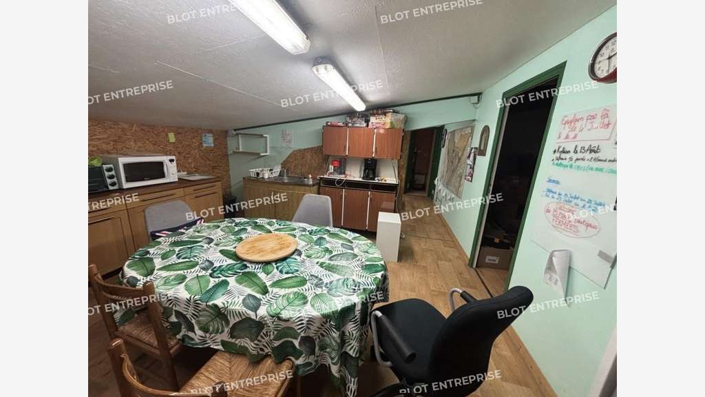 A vendre locaux d'activités 330m² sur 1295m² Blain