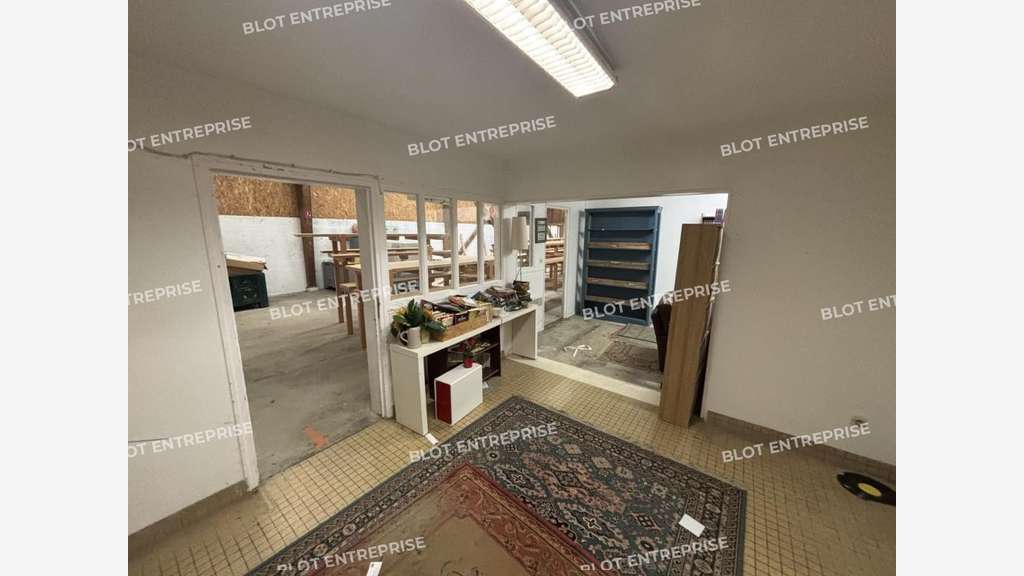 A vendre locaux d'activités 330m² sur 1295m² Blain