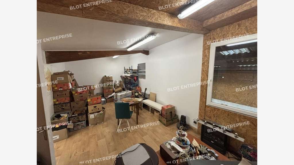 A vendre locaux d'activités 330m² sur 1295m² Blain