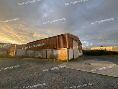 A vendre locaux d'activités 330m² sur 1295m² Blain