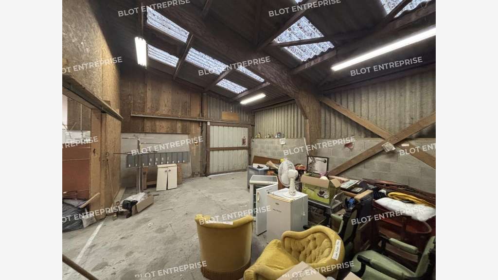 A vendre locaux d'activités 330m² sur 1295m² Blain