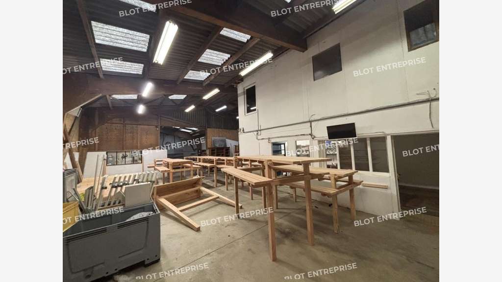 A vendre locaux d'activités 330m² sur 1295m² Blain