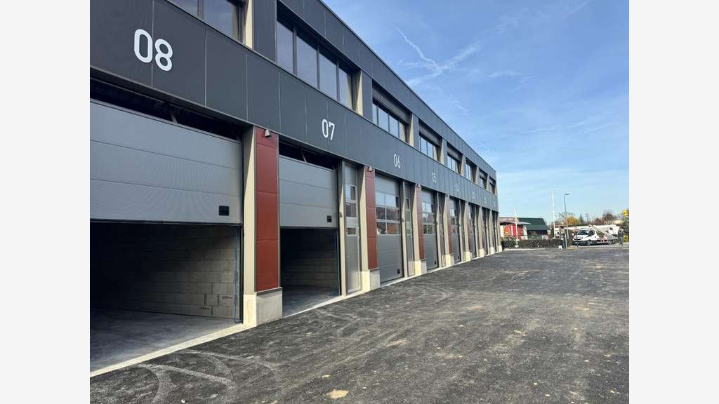 Vente cellules d'activités de 115m² à Bonneville