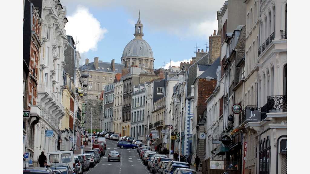 AV murs commerciaux de 270m² à Boulogne empl strat