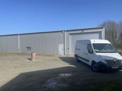 AV bel ensemble immobilier d'entreprise à Bouloire