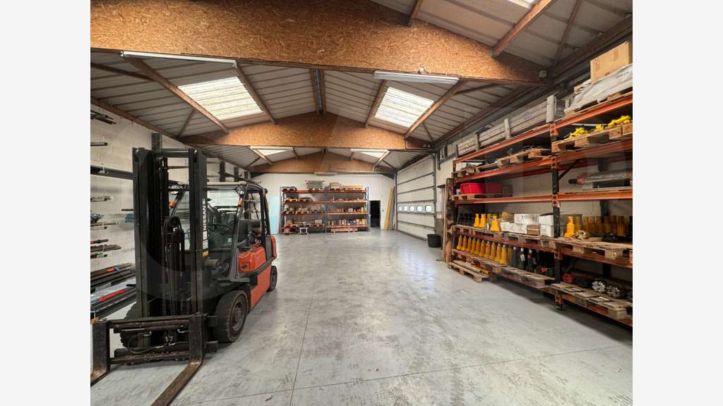 Local d'activité indépendant 1200m² à Bourgbarré