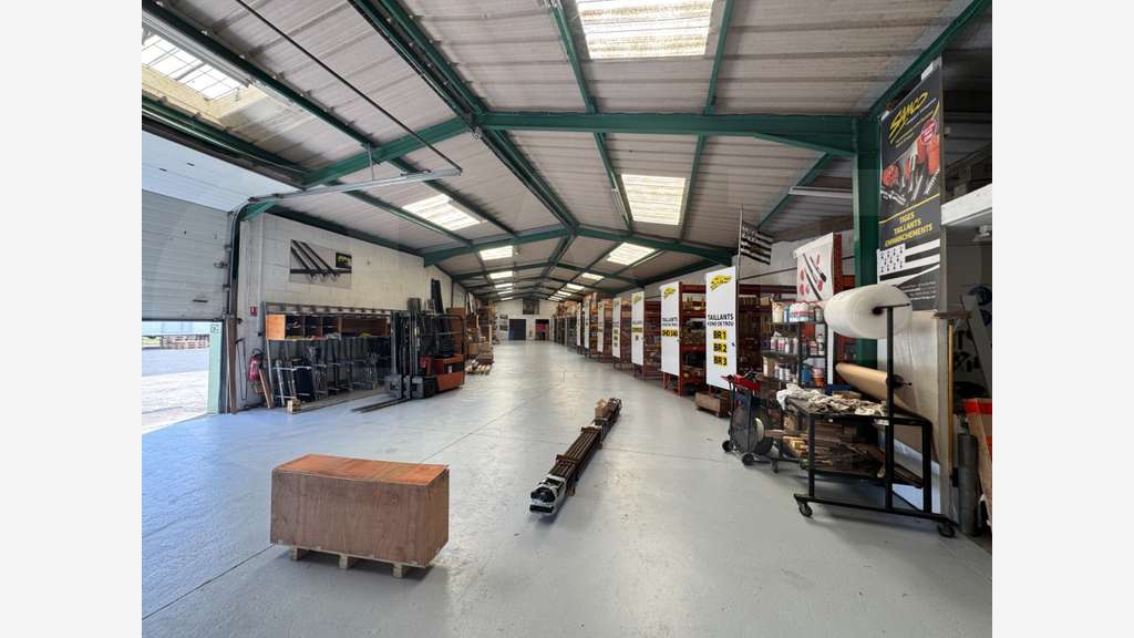 Local d'activité indépendant 1200m² à Bourgbarré