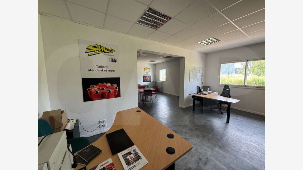 Local d'activité indépendant 1200m² à Bourgbarré
