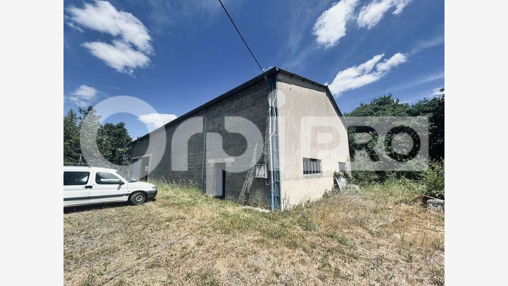 BOUSSAC-BOURG - ENTREPOT + TERRAIN CONSTRUCTIB à