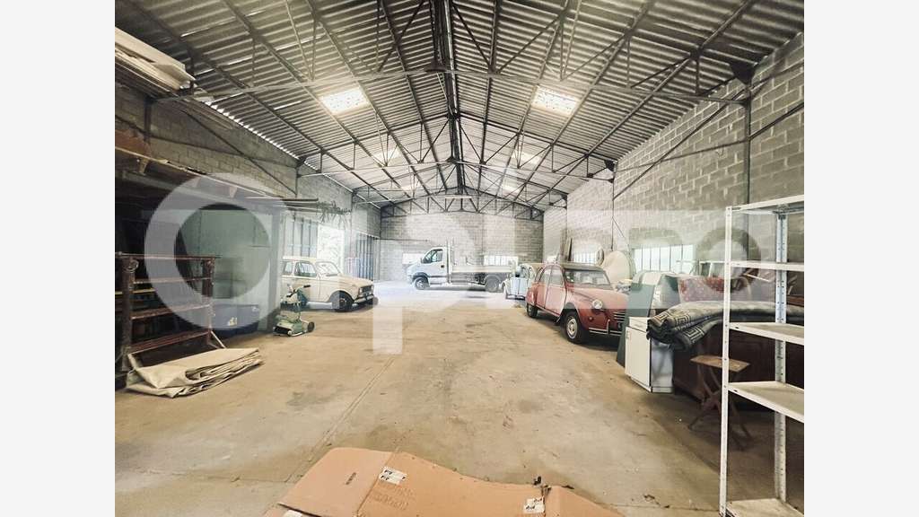 BOUSSAC-BOURG - ENTREPOT + TERRAIN CONSTRUCTIB à