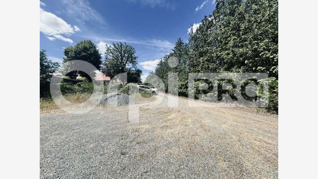 BOUSSAC-BOURG - ENTREPOT + TERRAIN CONSTRUCTIB à