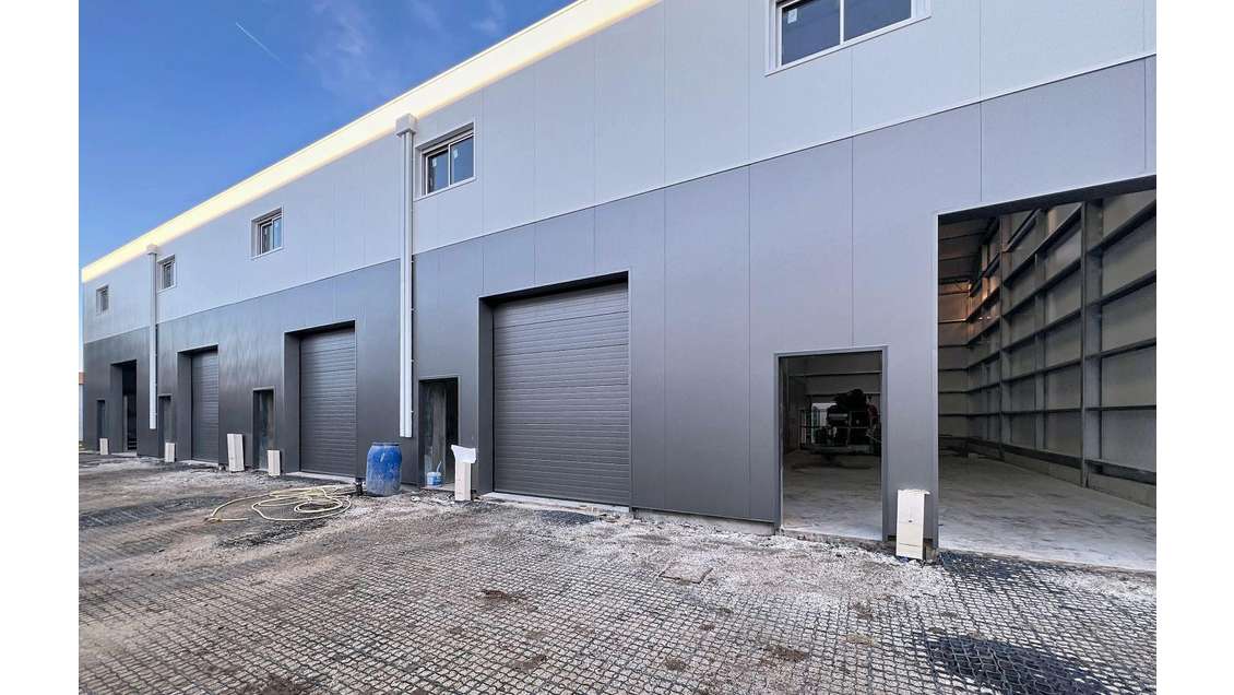 AV local d'activités neuf 121m² Brie-Comte-Robert