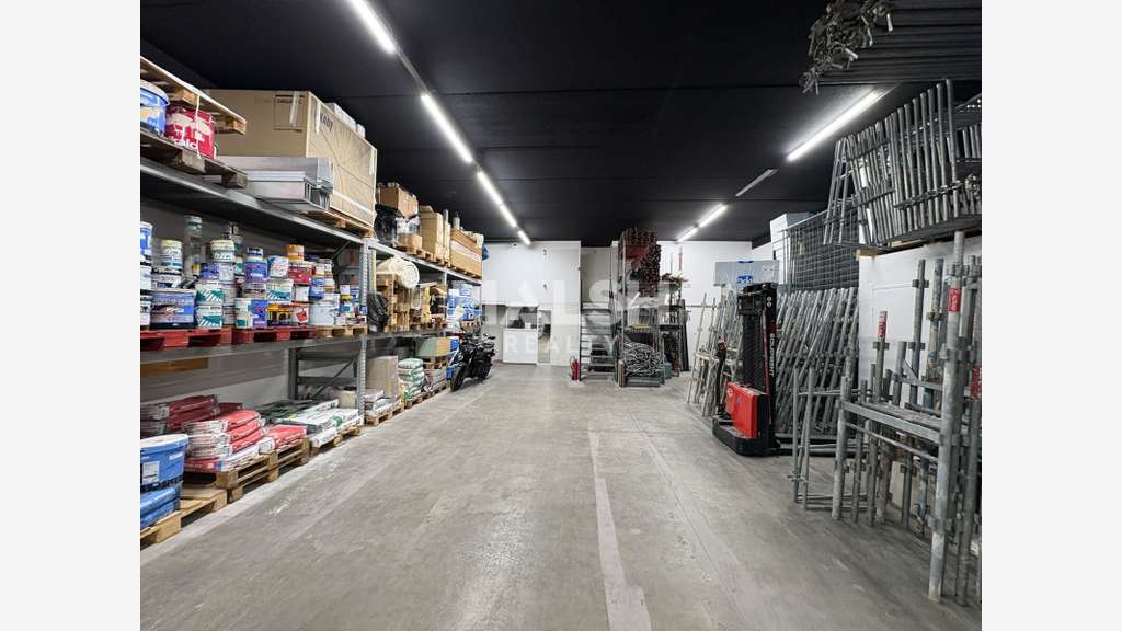 Local d'activités 270m² à Brignais A450