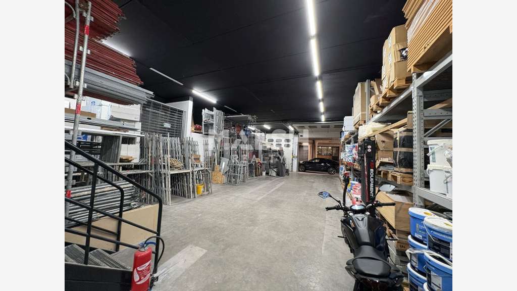 Local d'activités 270m² à Brignais A450