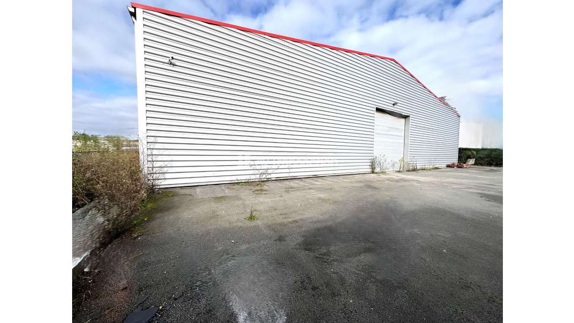 A vendre ,CAEN ( 14000 ) local-entrepot 840 m2 ,