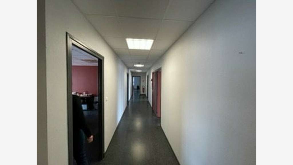 A vendre local d'activité bureaux 1700m² à Calais