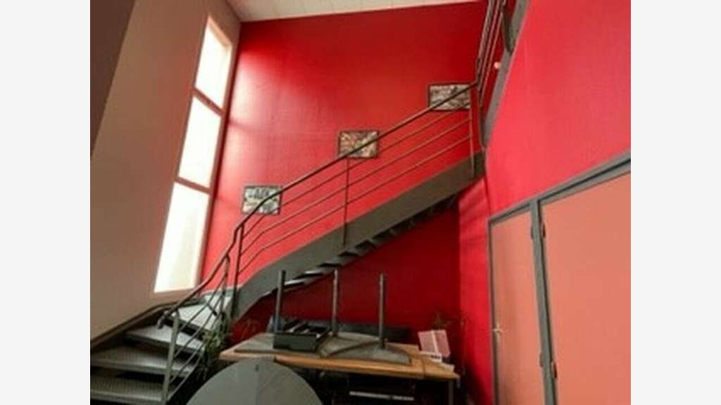 A vendre local d'activité bureaux 1700m² à Calais